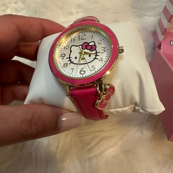 NIB Hello Kitty watch - Picture 4 of 4